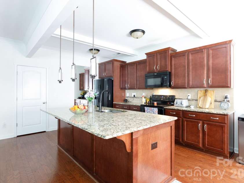 3121 Crosswind Drive, Fort Mill, SC 29707.  MLS# CAR4325644, YatesRealty ID 19228. 