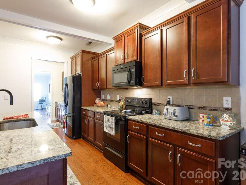 3121 Crosswind Drive, Fort Mill, SC 29707.  MLS# CAR4325644, YatesRealty ID 19228. Kitchen