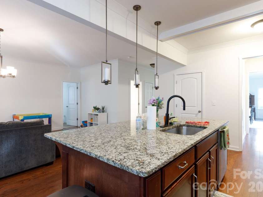 3121 Crosswind Drive, Fort Mill, SC 29707.  MLS# CAR4325644, YatesRealty ID 19228. Kitchen