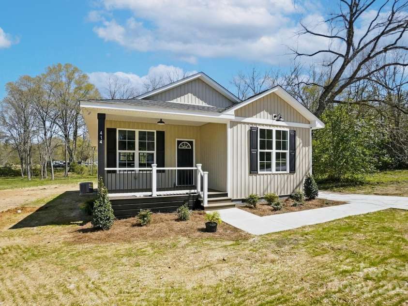414 Clinton Avenue, Lancaster, SC 29720.  MLS# CAR4188657, YatesRealty ID 19228. 