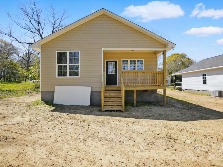 414 Clinton Avenue, Lancaster, SC 29720.  MLS# CAR4188657, YatesRealty ID 19228. 