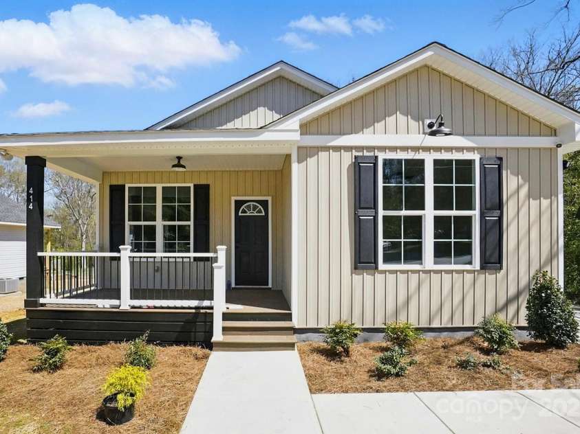 414 Clinton Avenue, Lancaster, SC 29720.  MLS# CAR4188657, YatesRealty ID 19228. Front