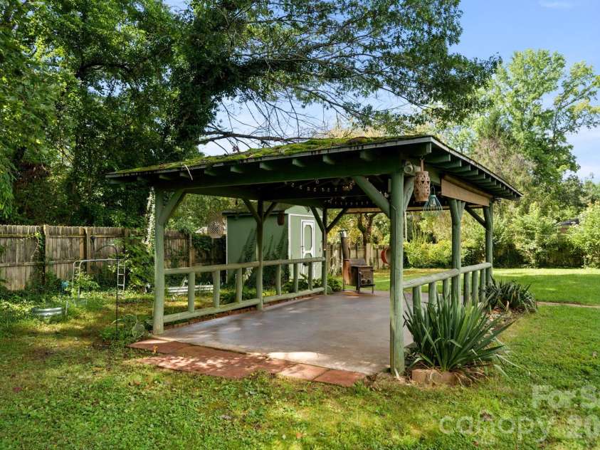 429 Brooklyn Avenue, Hendersonville, NC 28792.  MLS# CAR4289164, YatesRealty ID 19229. 