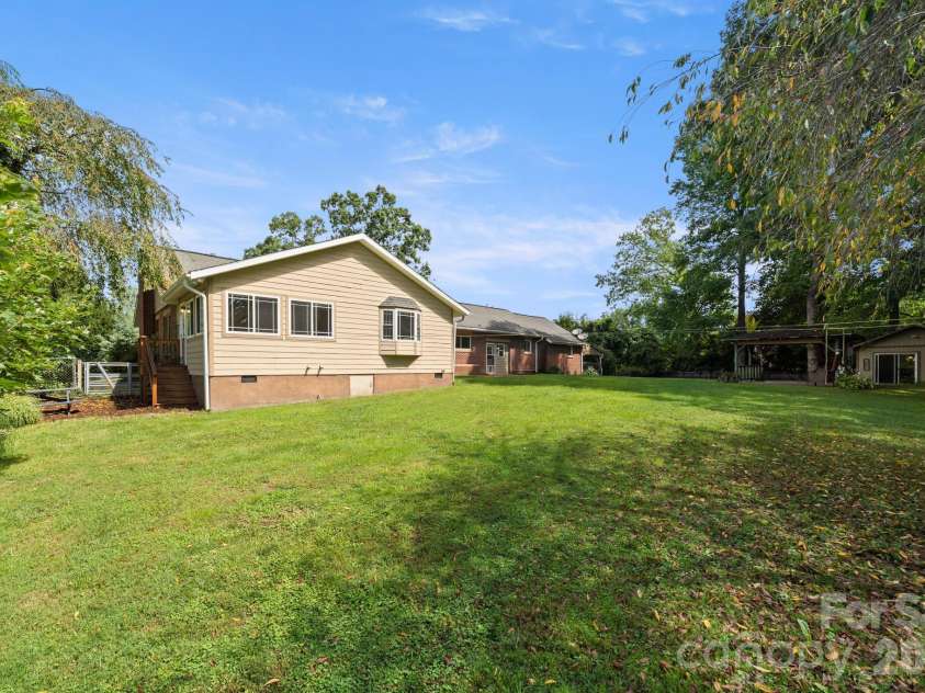 429 Brooklyn Avenue, Hendersonville, NC 28792.  MLS# CAR4289164, YatesRealty ID 19229. 