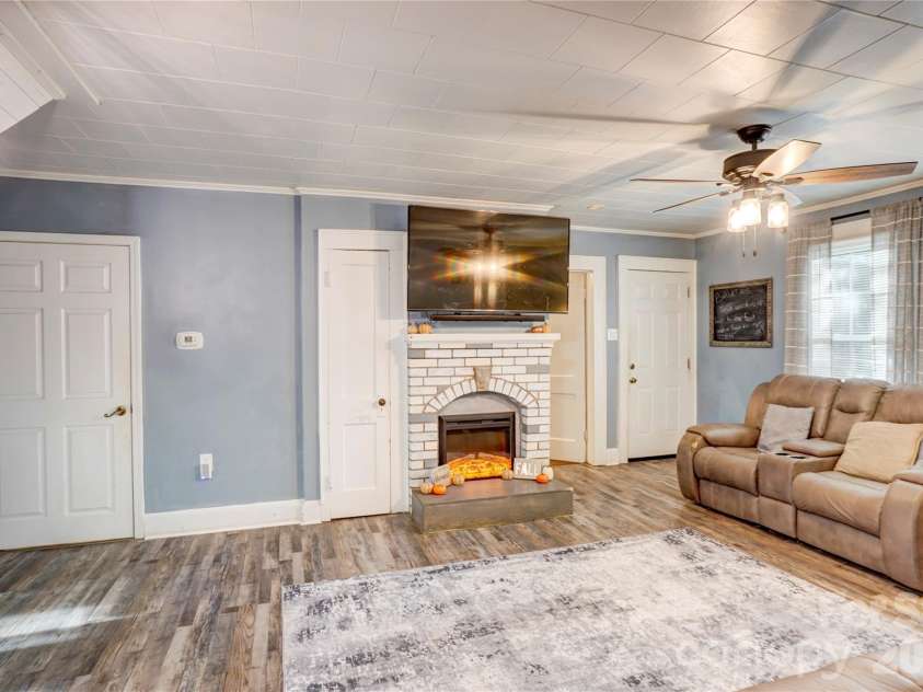 2495 Centergrove Road, Kannapolis, NC 28083.  MLS# CAR4309361, YatesRealty ID 1923. 