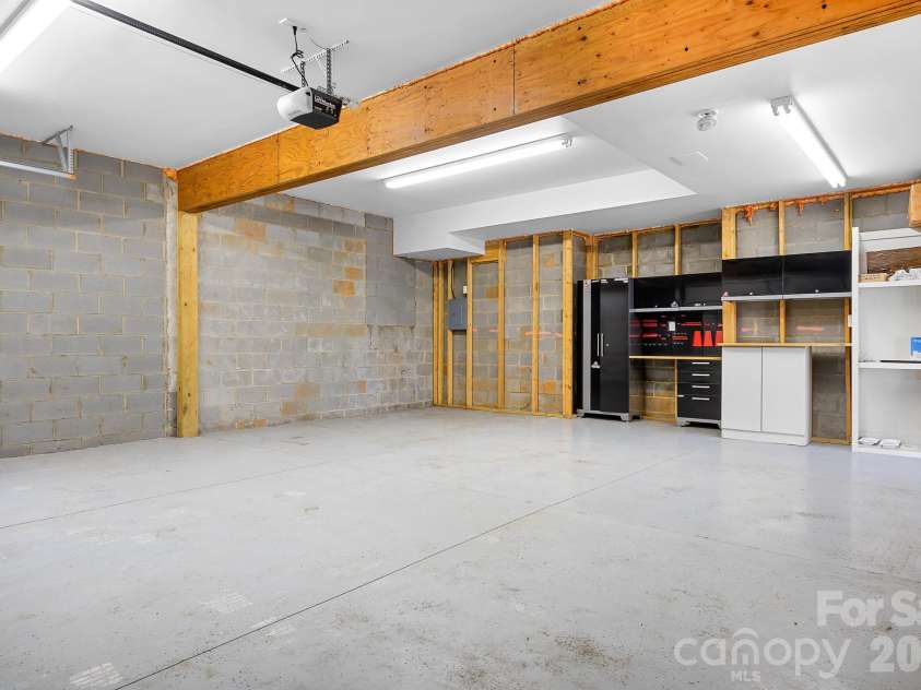 3249 Ivey Creek Road, Maiden, NC 28650.  MLS# CAR4241380, YatesRealty ID 19231. 