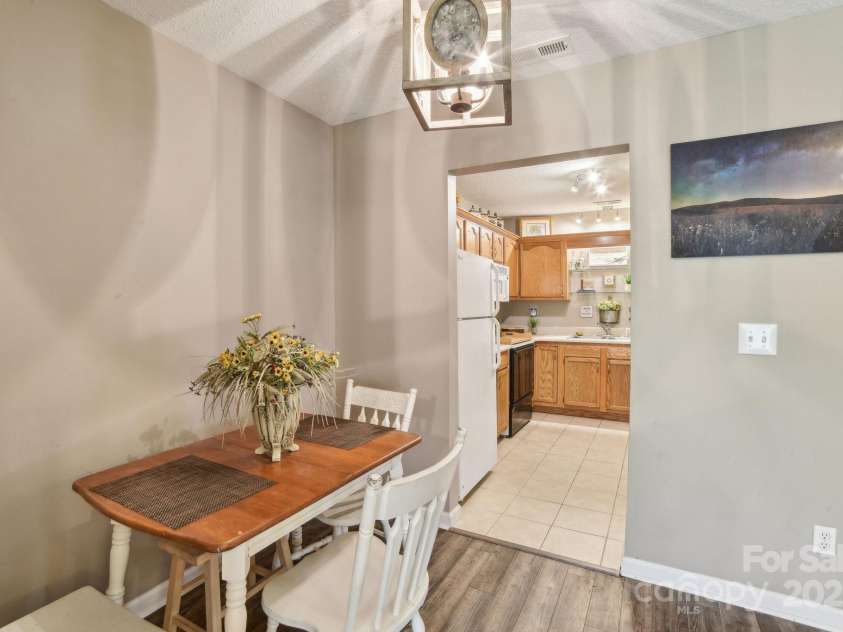 36 Queen Road, Candler, NC 28715.  MLS# CAR4245430, YatesRealty ID 19231. 
