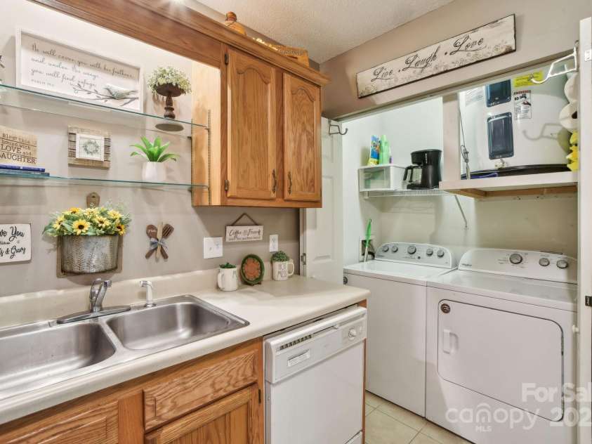36 Queen Road, Candler, NC 28715.  MLS# CAR4245430, YatesRealty ID 19231. 