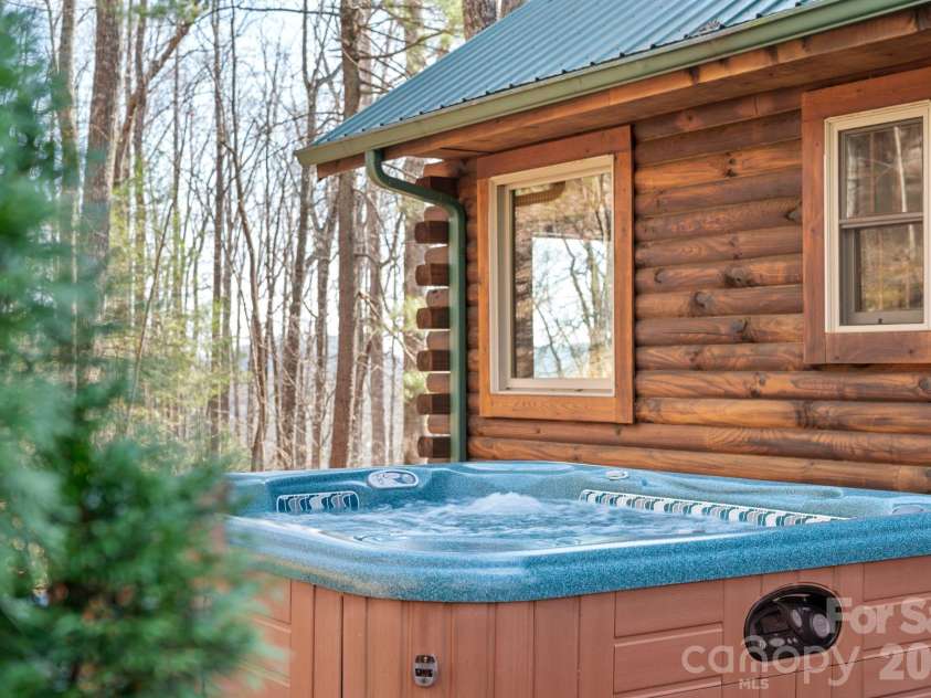 219 Woodlyn Etch Drive, Hendersonville, NC 28792.  MLS# CAR4351389, YatesRealty ID 19232. 