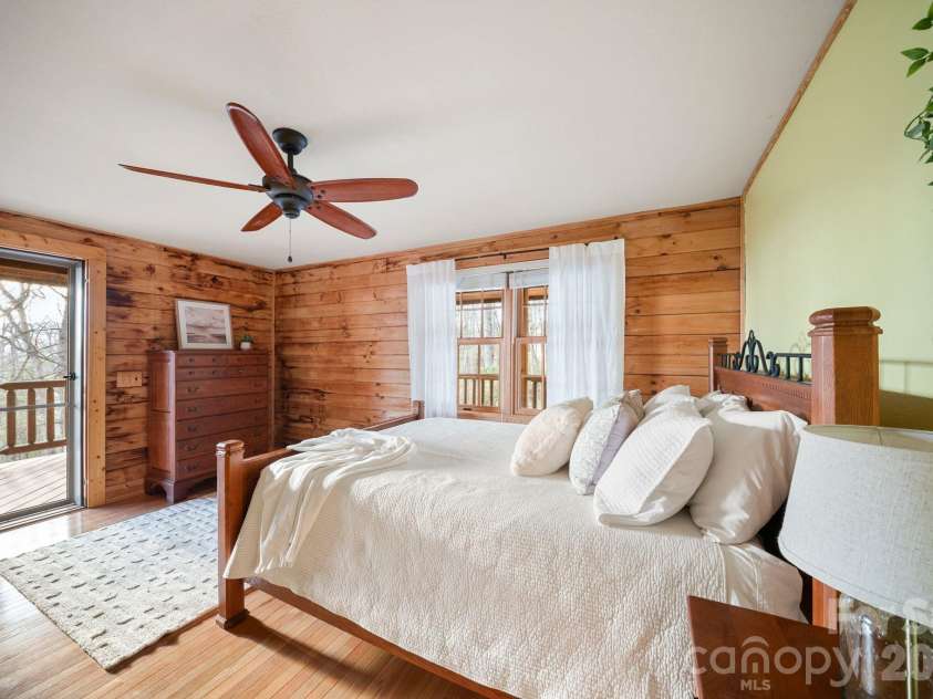 219 Woodlyn Etch Drive, Hendersonville, NC 28792.  MLS# CAR4351389, YatesRealty ID 19232. 