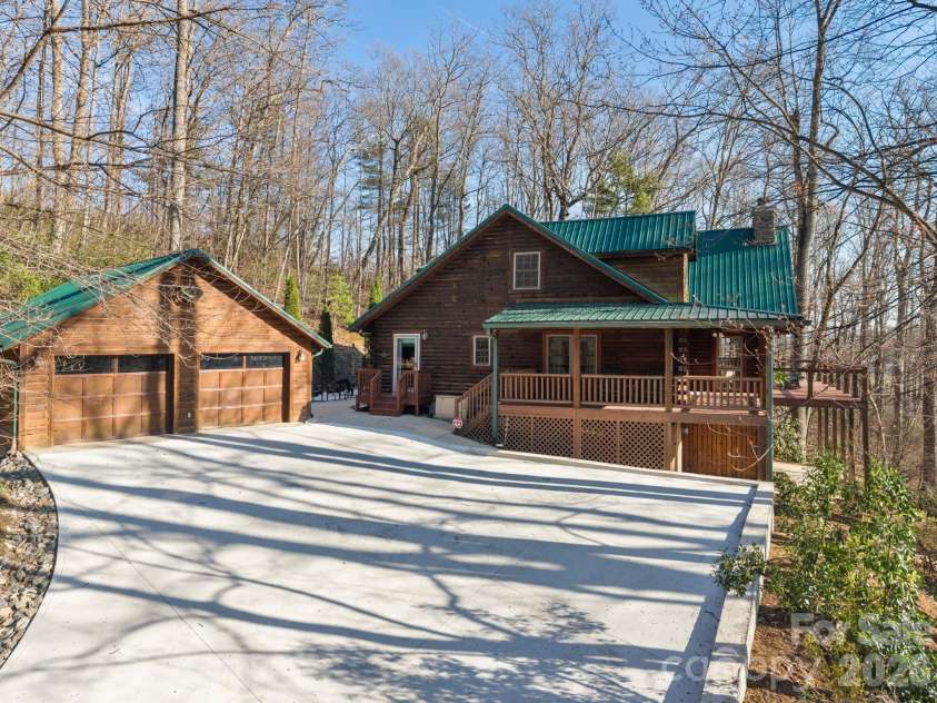 219 Woodlyn Etch Drive, Hendersonville, NC 28792.  MLS# CAR4351389, YatesRealty ID 19232. 