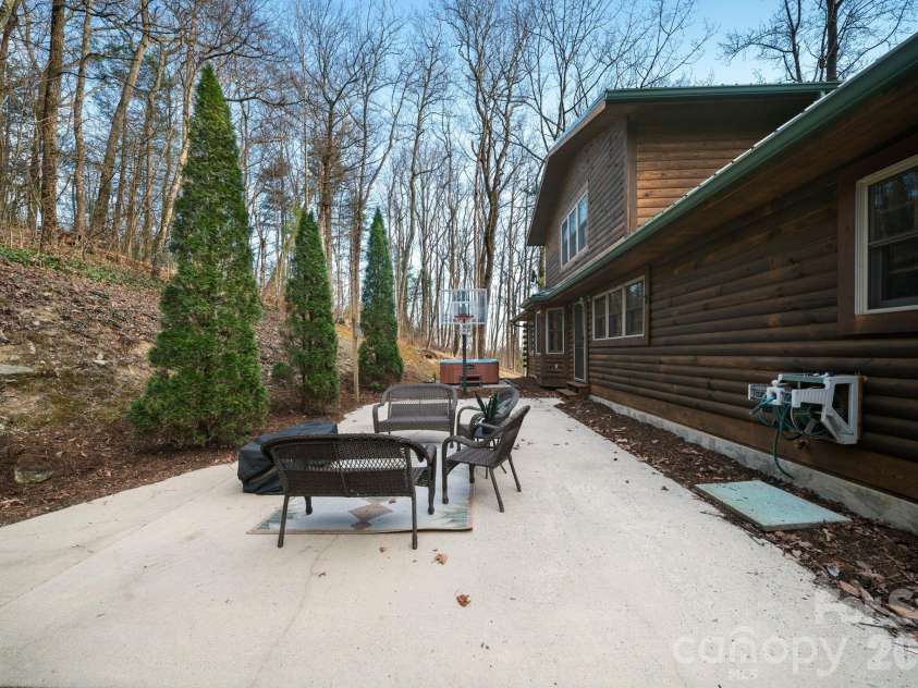 219 Woodlyn Etch Drive, Hendersonville, NC 28792.  MLS# CAR4351389, YatesRealty ID 19232. 