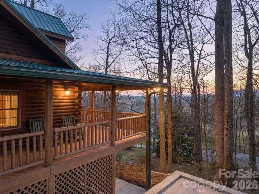 219 Woodlyn Etch Drive, Hendersonville, NC 28792.  MLS# CAR4351389, YatesRealty ID 19232. 