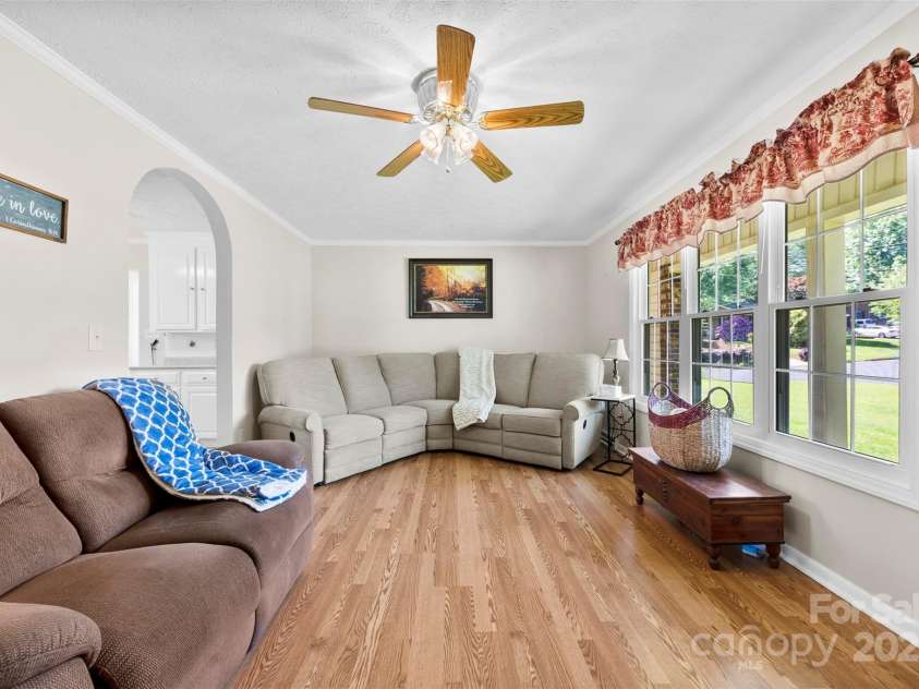 300 Scotland Drive, Kings Mountain, NC 28086.  MLS# CAR4249994, YatesRealty ID 19232. 