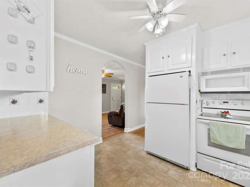 300 Scotland Drive, Kings Mountain, NC 28086.  MLS# CAR4249994, YatesRealty ID 19232. 