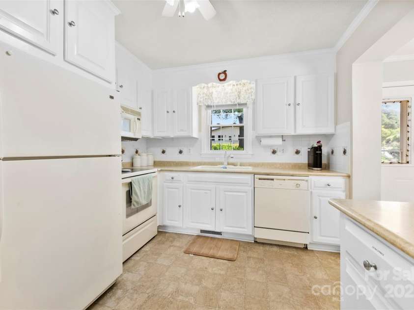 300 Scotland Drive, Kings Mountain, NC 28086.  MLS# CAR4249994, YatesRealty ID 19232. 