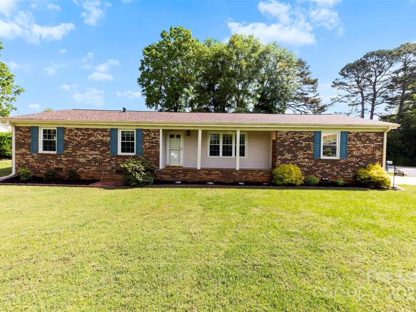 300 Scotland Drive, Kings Mountain, NC 28086.  MLS# CAR4249994, YatesRealty ID 19232. 