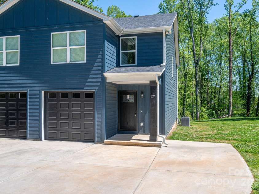 823 31ST Street, Hickory, NC 28602.  MLS# CAR4248771, YatesRealty ID 19233. 