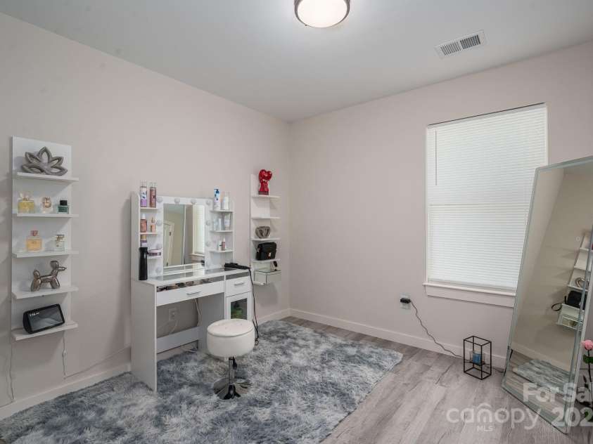 823 31ST Street, Hickory, NC 28602.  MLS# CAR4248771, YatesRealty ID 19233. 