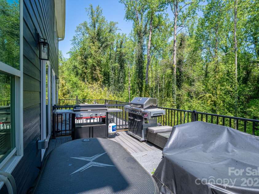 823 31ST Street, Hickory, NC 28602.  MLS# CAR4248771, YatesRealty ID 19233. 