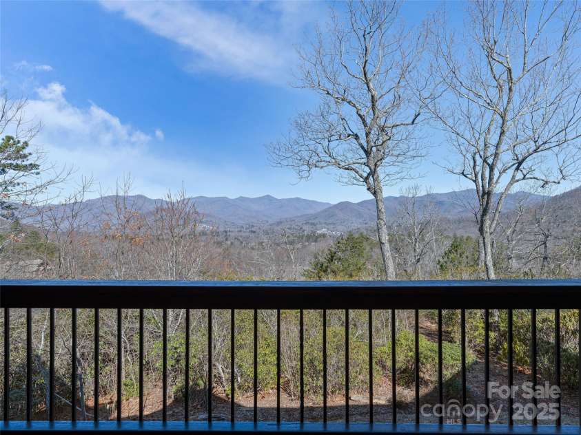 45 Fates Overlook Loop, Black Mountain, NC 28711.  MLS# CAR4238481, YatesRealty ID 19234. 