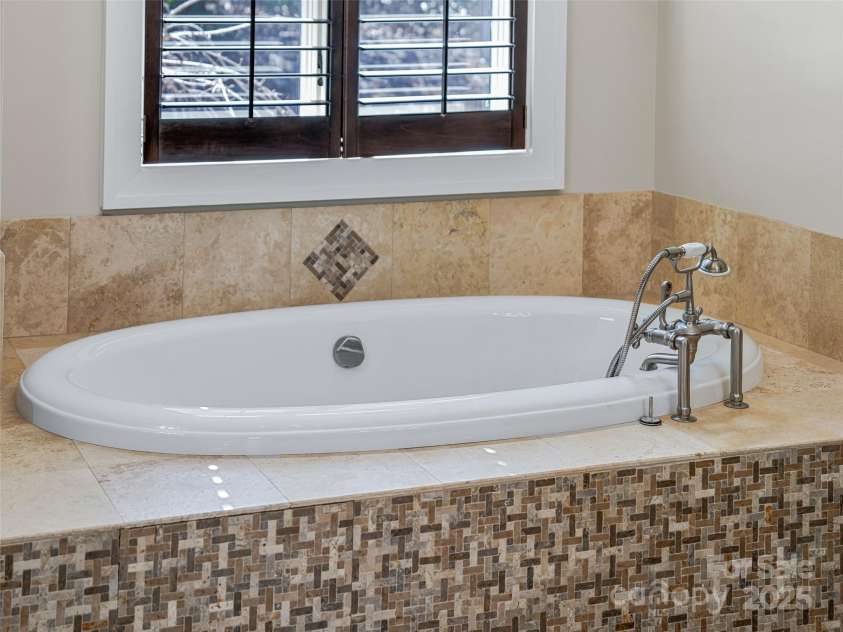 45 Fates Overlook Loop, Black Mountain, NC 28711.  MLS# CAR4238481, YatesRealty ID 19234. 