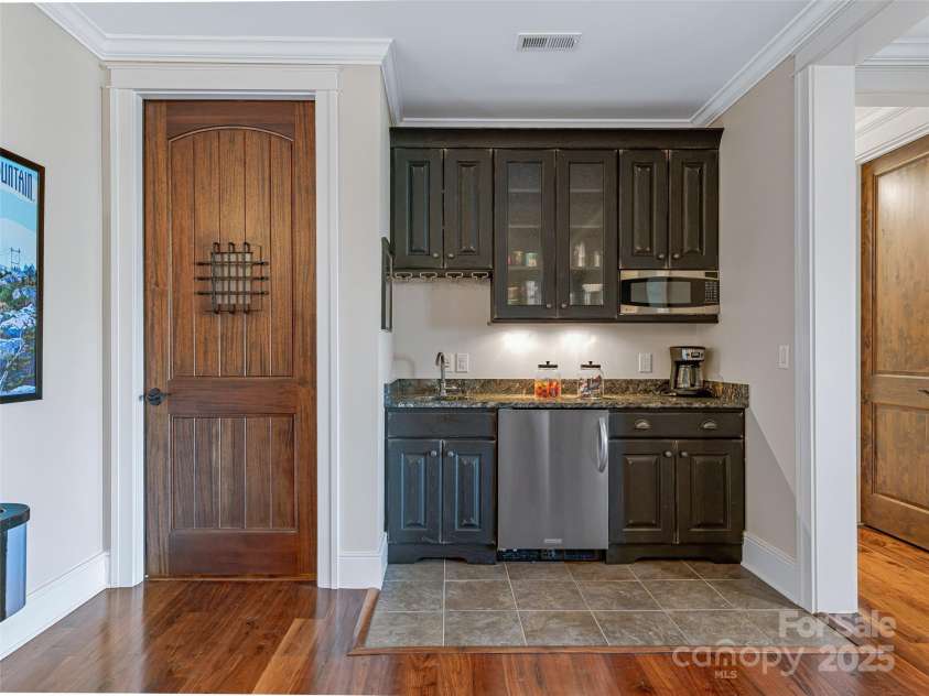 45 Fates Overlook Loop, Black Mountain, NC 28711.  MLS# CAR4238481, YatesRealty ID 19234. 
