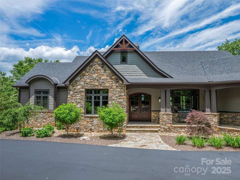 45 Fates Overlook Loop, Black Mountain, NC 28711.  MLS# CAR4238481, YatesRealty ID 19234. 