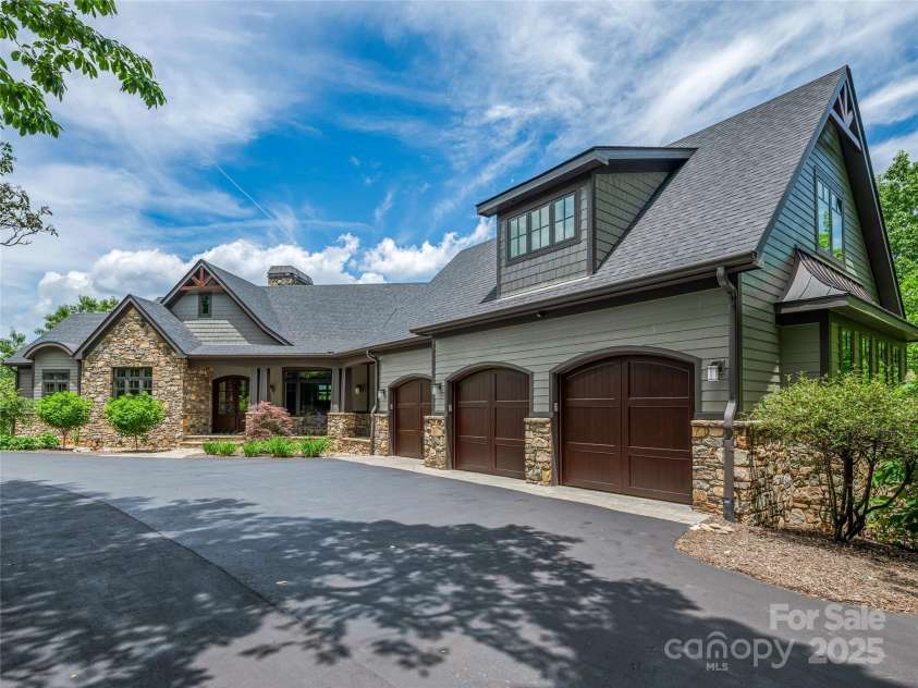 45 Fates Overlook Loop, Black Mountain, NC 28711.  MLS# CAR4238481, YatesRealty ID 19234. 