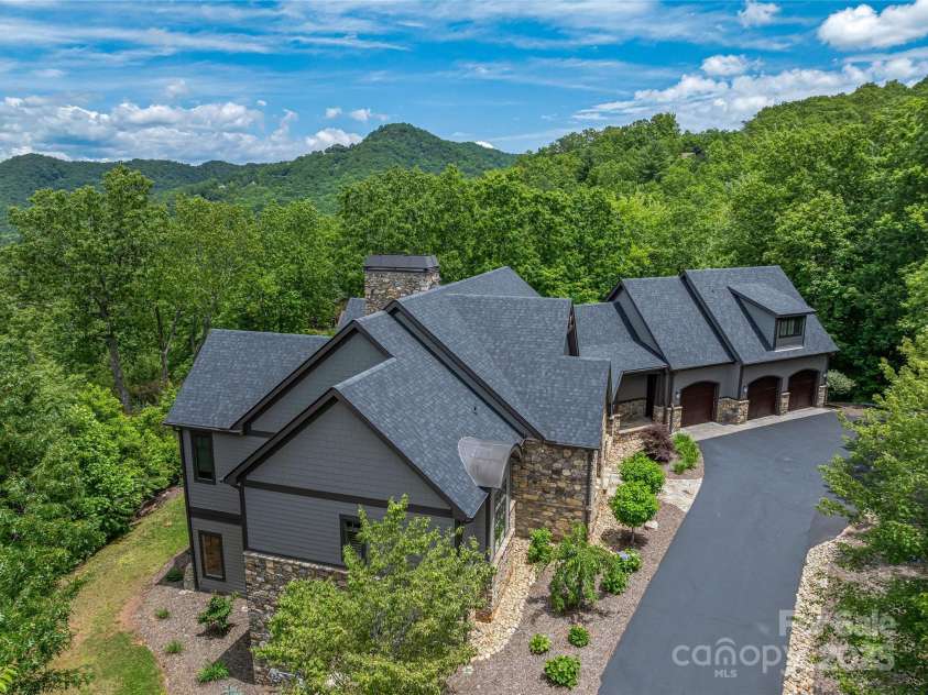 45 Fates Overlook Loop, Black Mountain, NC 28711.  MLS# CAR4238481, YatesRealty ID 19234. 