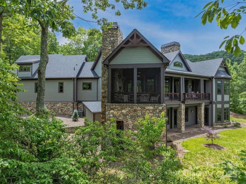 45 Fates Overlook Loop, Black Mountain, NC 28711.  MLS# CAR4238481, YatesRealty ID 19234. 