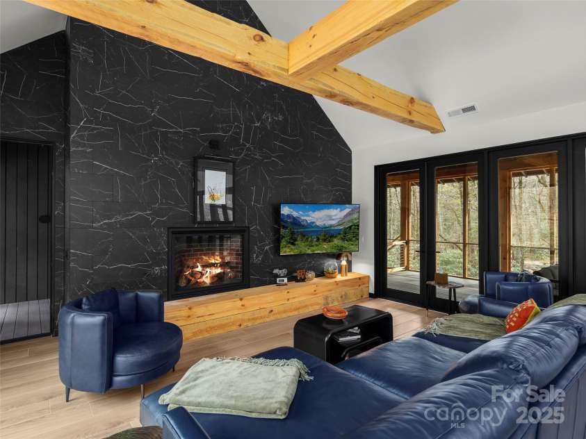 80 Hemlock Circle, Black Mountain, NC 28711.  MLS# CAR4252035, YatesRealty ID 19236. Great Room