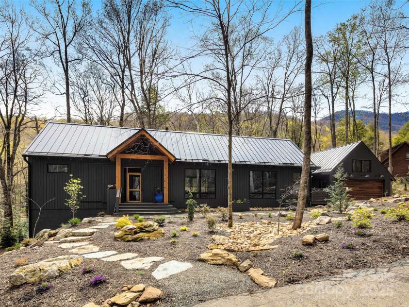 80 Hemlock Circle, Black Mountain, NC 28711.  MLS# CAR4252035, YatesRealty ID 19236. Welcome to your new private home in the mountains!