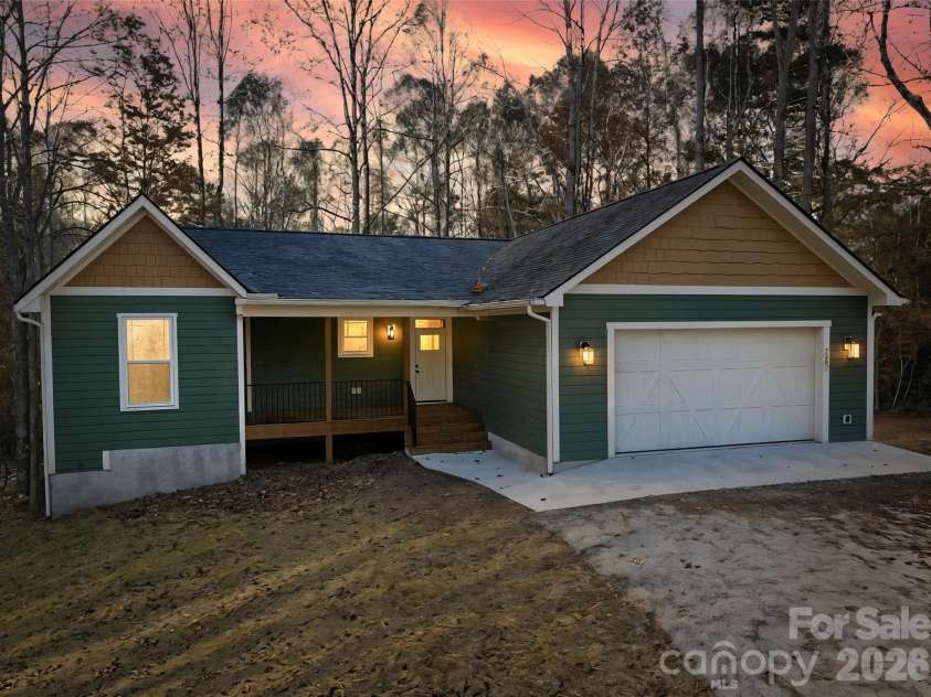 1462 Brightwater Road, Hendersonville, NC 28739.  MLS# CAR4312363, YatesRealty ID 19238. 
