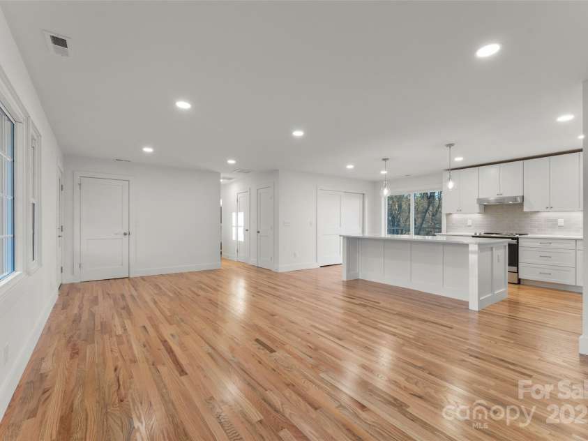 181 Pleasant Hill Drive, Brevard, NC 28712.  MLS# CAR4247052, YatesRealty ID 19238. 