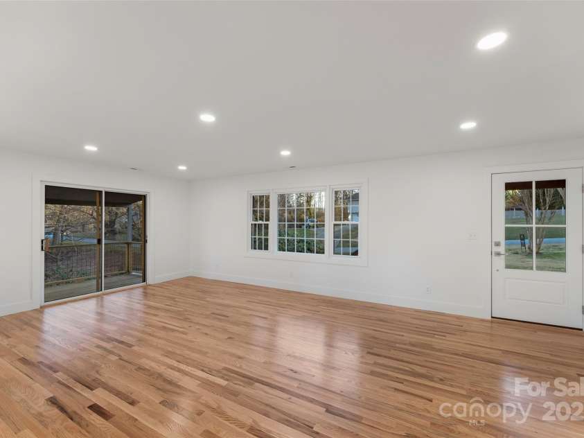 181 Pleasant Hill Drive, Brevard, NC 28712.  MLS# CAR4247052, YatesRealty ID 19238. 