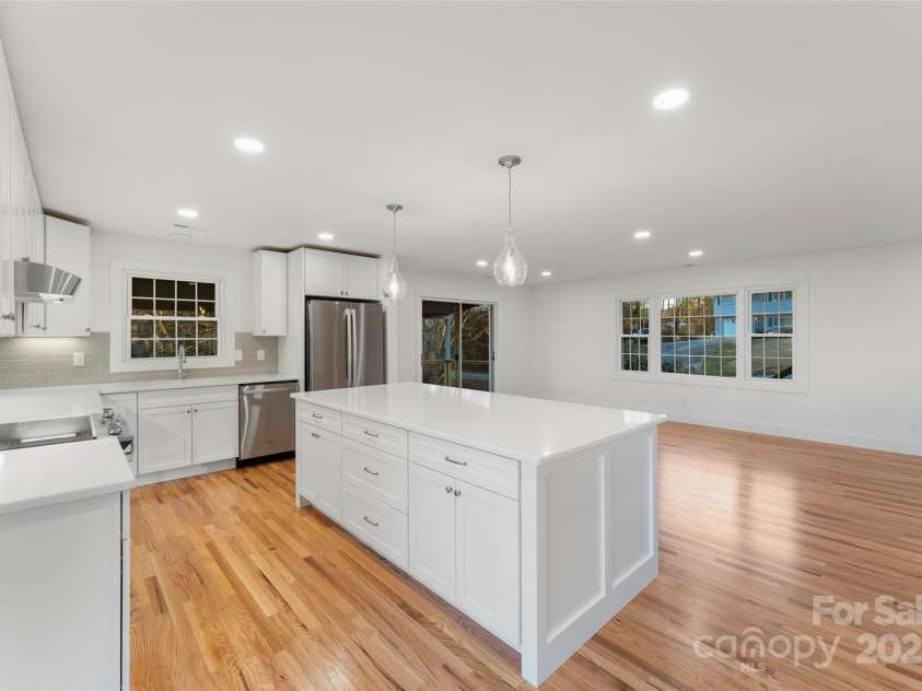 181 Pleasant Hill Drive, Brevard, NC 28712.  MLS# CAR4247052, YatesRealty ID 19238. 