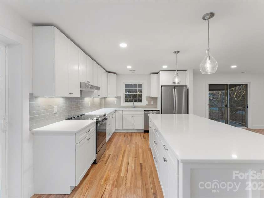 181 Pleasant Hill Drive, Brevard, NC 28712.  MLS# CAR4247052, YatesRealty ID 19238. 