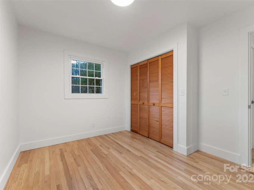 181 Pleasant Hill Drive, Brevard, NC 28712.  MLS# CAR4247052, YatesRealty ID 19238. 