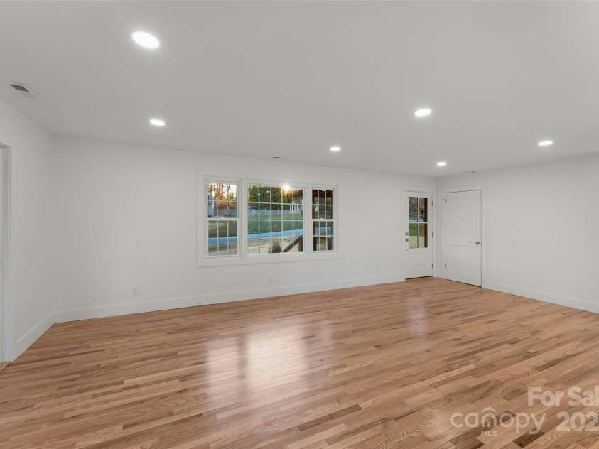 181 Pleasant Hill Drive, Brevard, NC 28712.  MLS# CAR4247052, YatesRealty ID 19238. Large Open Living Room