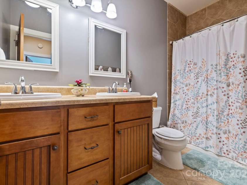 50 Honey Mountain Lane, Lake Toxaway, NC 28747.  MLS# CAR4243898, YatesRealty ID 19239. 