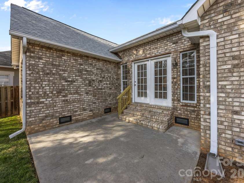 115 Birkdale Drive, Salisbury, NC 28144.  MLS# CAR4334479, YatesRealty ID 1924. 