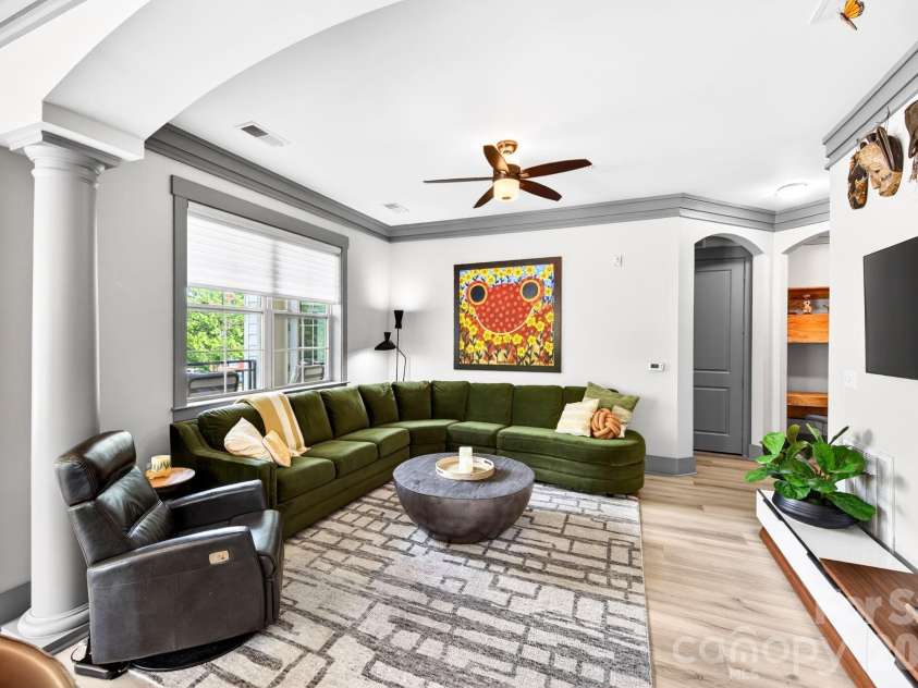 42 Schenck Parkway, Asheville, NC 28803.  MLS# CAR4377508, YatesRealty ID 1924. !0 foot ceilings