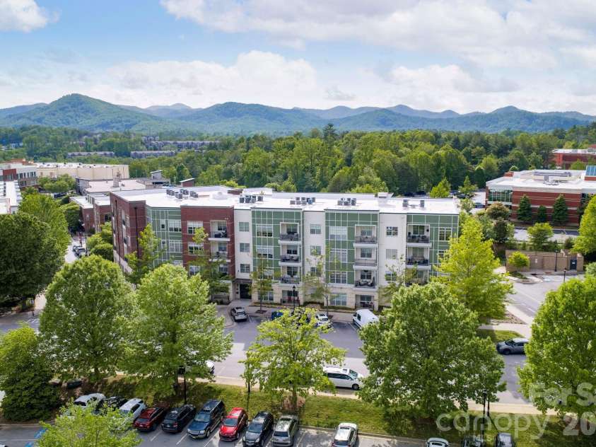 42 Schenck Parkway, Asheville, NC 28803.  MLS# CAR4377508, YatesRealty ID 1924. Biltmore Park Town Square