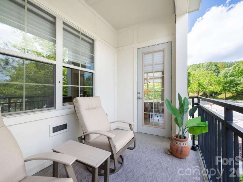 42 Schenck Parkway, Asheville, NC 28803.  MLS# CAR4377508, YatesRealty ID 1924. Dining room access to balcony
