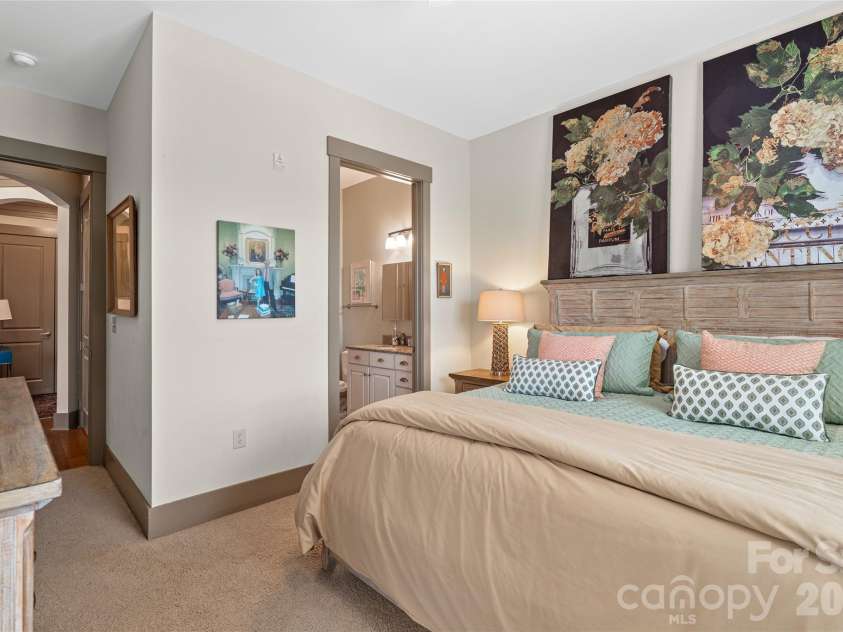 42 Schenck Parkway, Asheville, NC 28803.  MLS# CAR4413067, YatesRealty ID 1924. 