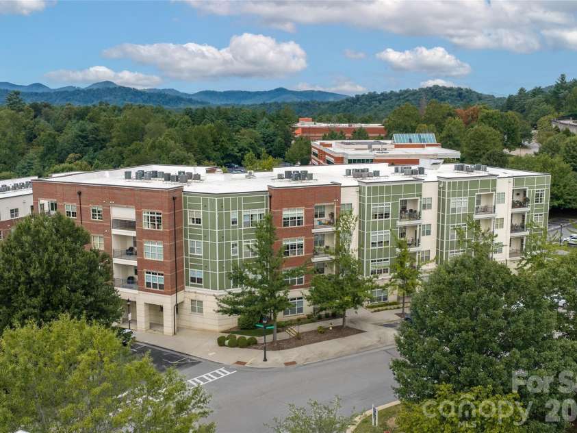 42 Schenck Parkway, Asheville, NC 28803.  MLS# CAR4413067, YatesRealty ID 1924. 
