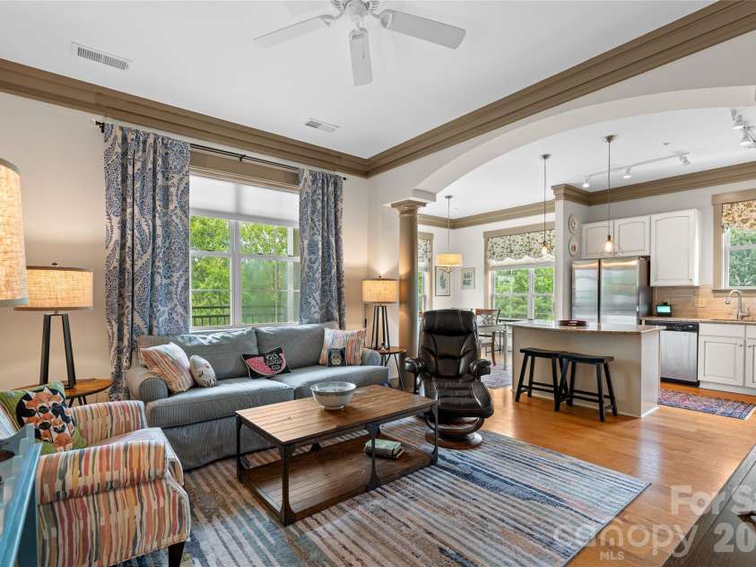 42 Schenck Parkway, Asheville, NC 28803.  MLS# CAR4413067, YatesRealty ID 1924. Light-filled Open Concept Living