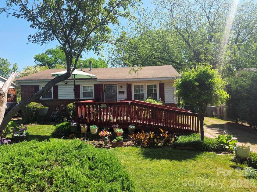 4920 Winchester Street, Charlotte, NC 28208.  MLS# CAR4355757, YatesRealty ID 19241. 