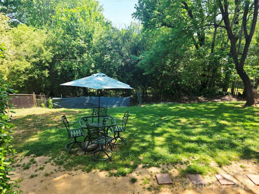 4920 Winchester Street, Charlotte, NC 28208.  MLS# CAR4355757, YatesRealty ID 19241. 